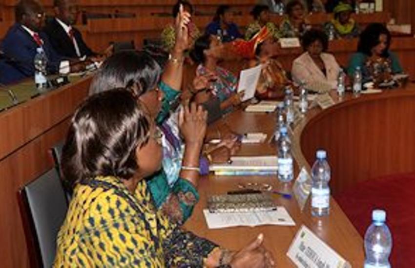 La Côte d'Ivoire compte aujourd'hui 24 femmes sur un total de 
255 parlementaires, soit 9,4 %, un chiffre bien inférieur à la moyenne 
régionale de l'Afrique qui est de 22,5 %. ©UIP


