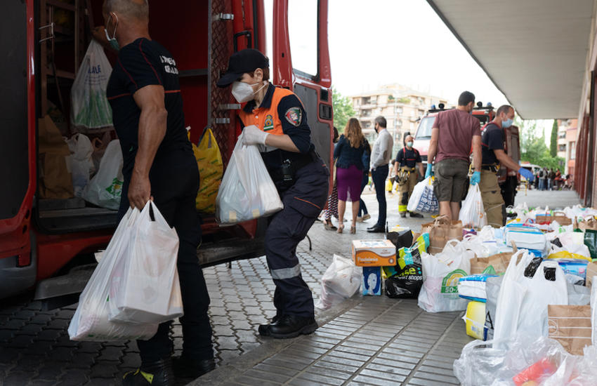 Spanish firefighters collect food for poor
