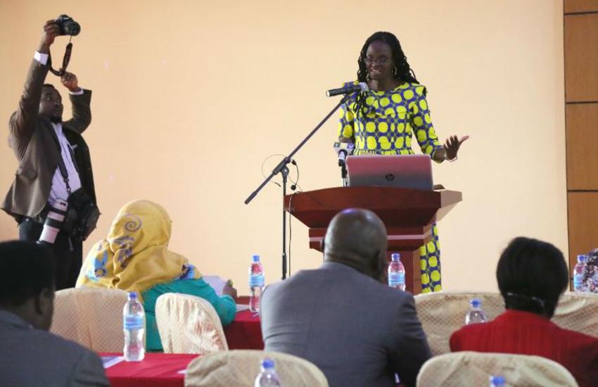 La Vice-Présidente du Parlement, Mme Tulia Ackson, prend la parole durant le 
séminaire. ©Assemblée nationale de la Tanzanie

