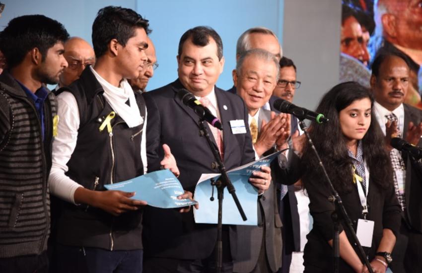 Le Président de l'UIP, Saber Chowdhury, et le Président de la Nippon 
Foundation, Yohei Sasakawa, lors du lancement de l'Appel mondial 2017.

