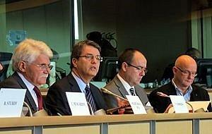 Le Directeur général de l'OMC, Roberto Azevêdo, s'adresse aux 
parlementaires siégeant au Comité de pilotage de la Conférence 
parlementaire sur l'OMC à Bruxelles. ©UIP

