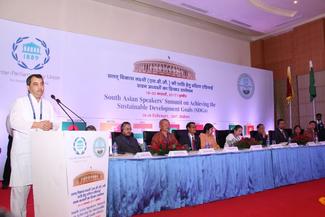 Le Président de l’UIP, Saber Chowdhury, s’adresse aux participants du 
Sommet. © Asif Dullah


