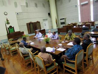 L'UIP a effectué une mission à Port Vila pour aider le Parlement de Vanuatu 
à évaluer ses besoins. © UIP/ L. Marzal

